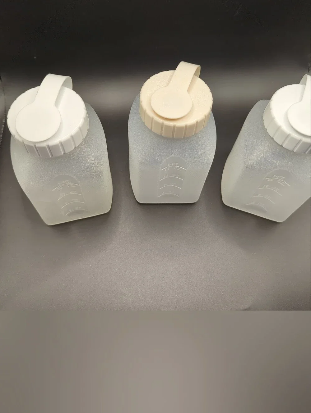 Lot of 3 - Rubbermaid One Pint 0229 Drink Bottles Servin Saver Flip Top Lids 246